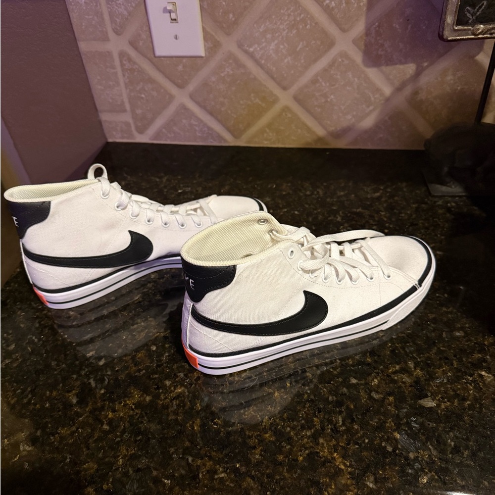 Nike Women’s Court Legacy Mid Canvas Sneaker Size 9
